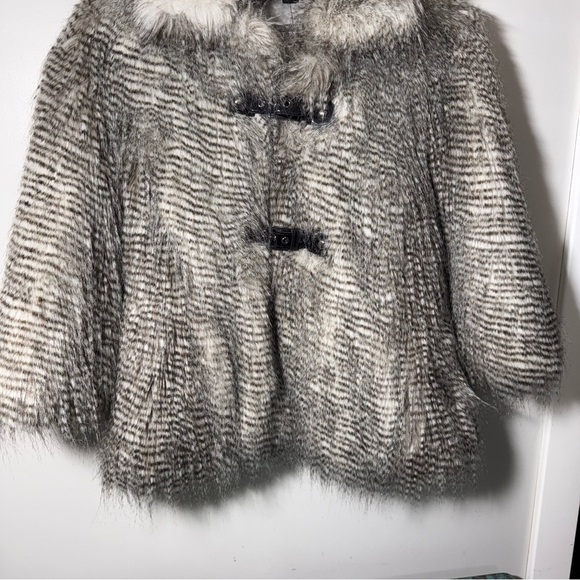 Guess Ladies Faux Fur 3/4 Sleeve Jacket Black & White Fur Size Medium - Picture 5 of 16